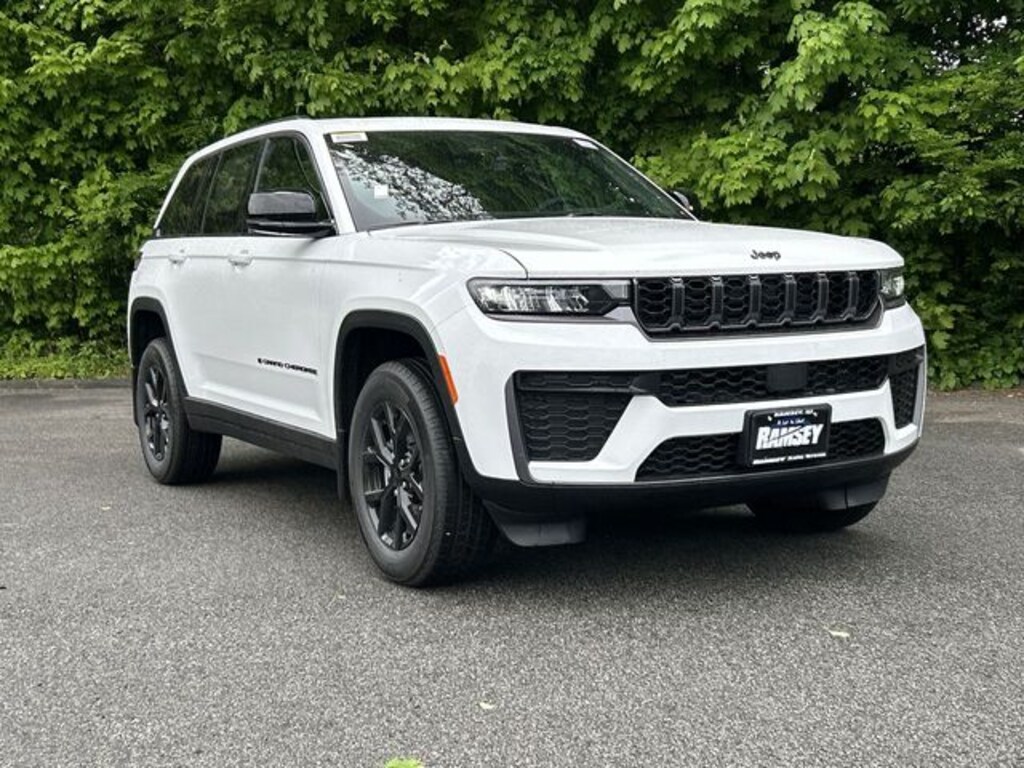 New 2026 Jeep Grand Cherokee LAREDO ALTITUDE 4X4 Sport Utility