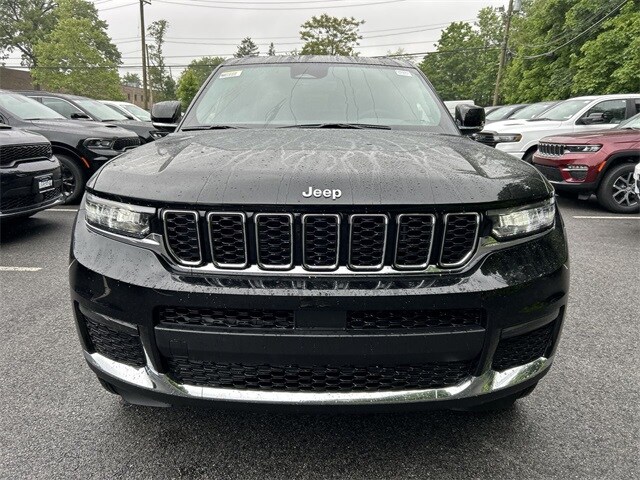 2025 Jeep Grand Cherokee Limited photo 3