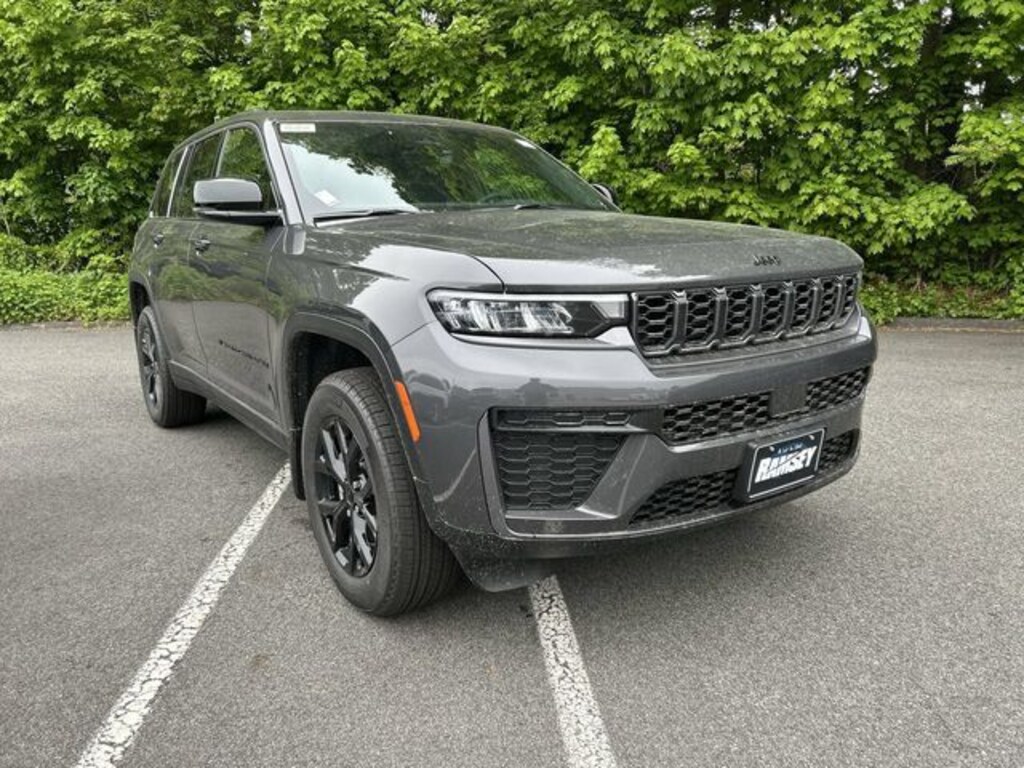 New 2026 Jeep Grand Cherokee LAREDO ALTITUDE 4X4 Sport Utility