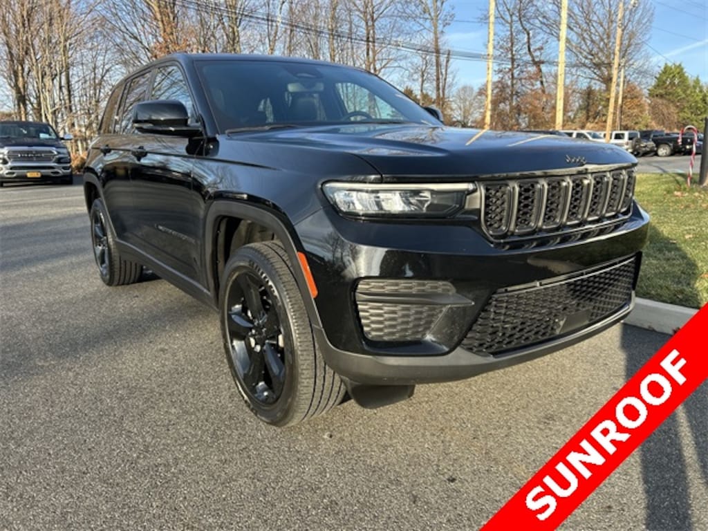 Used 2022 Jeep Grand Cherokee Laredo SUV