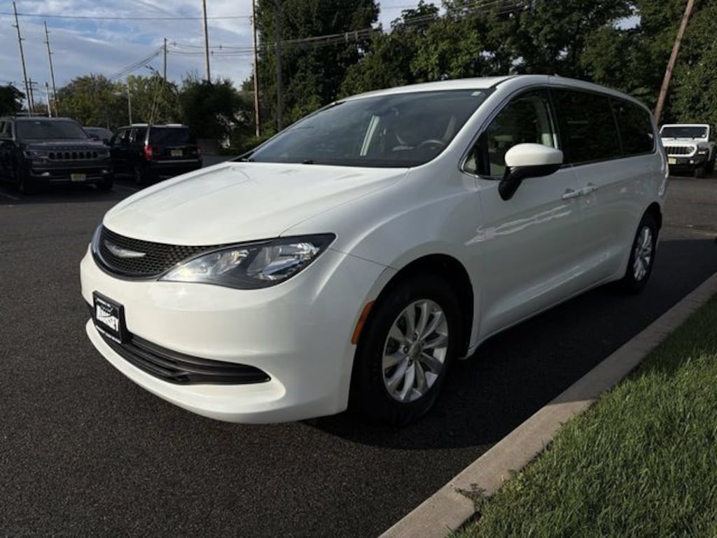 Used 2017 Chrysler Pacifica Touring Van