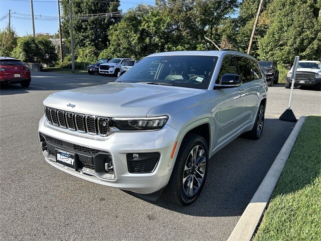 2022 Jeep Grand Cherokee Overland photo 4