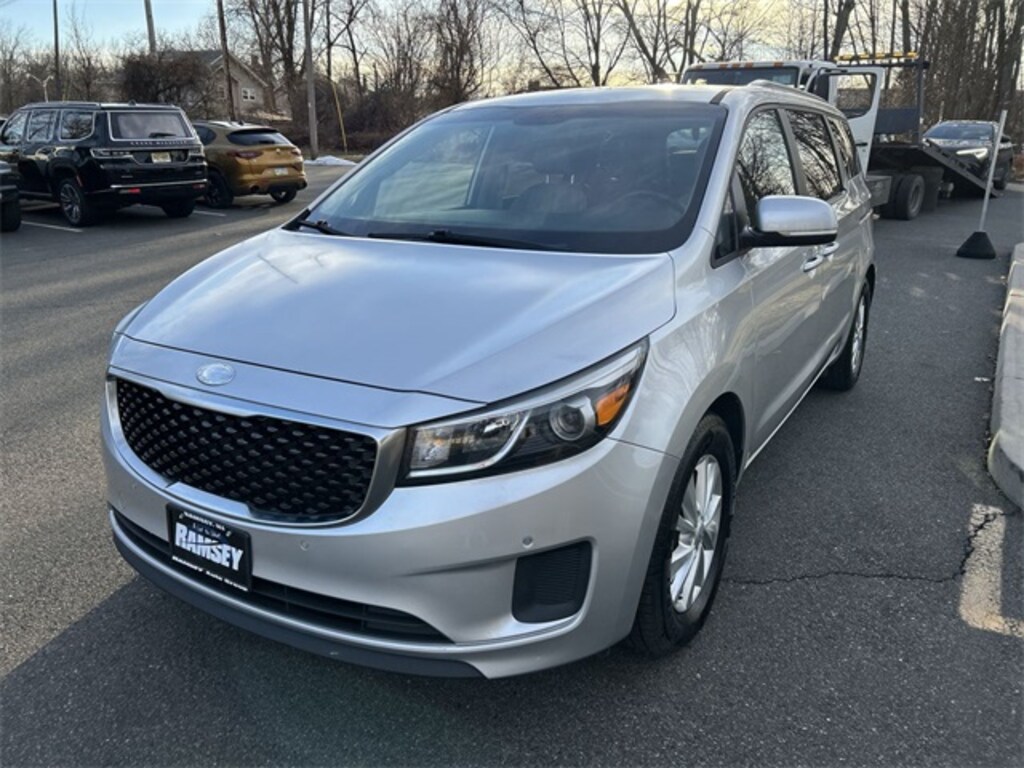 Used 2017 Kia Sedona LX Van Passenger Van