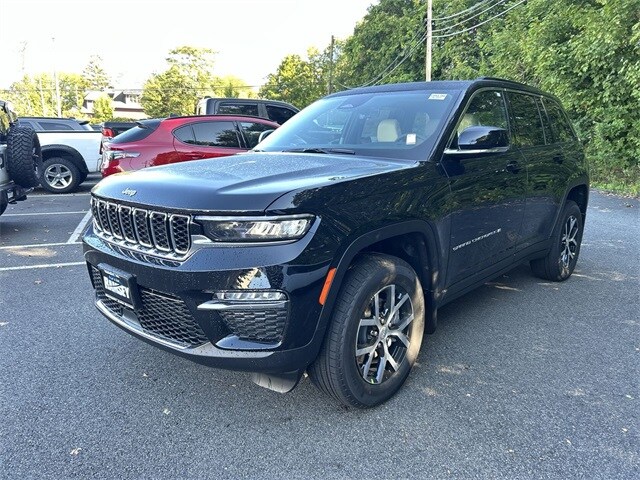 2025 Jeep Grand Cherokee Limited photo 3