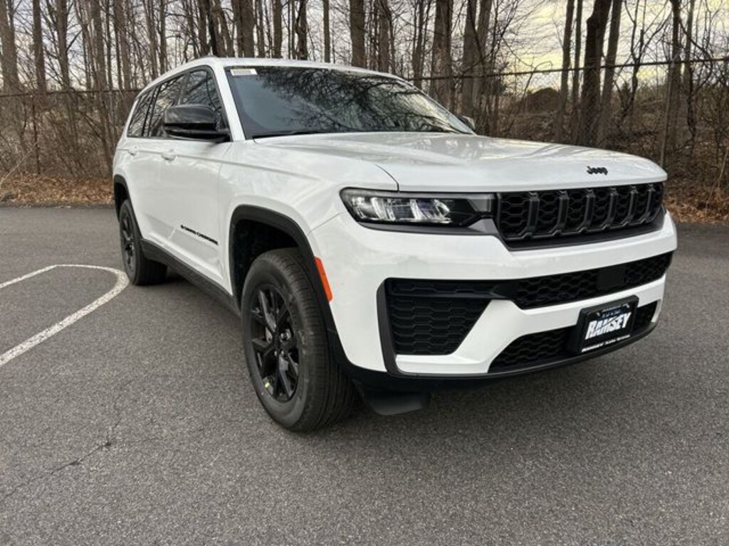 New 2026 Jeep Grand Cherokee L L LAREDO ALTITUDE 4X4 Sport Utility