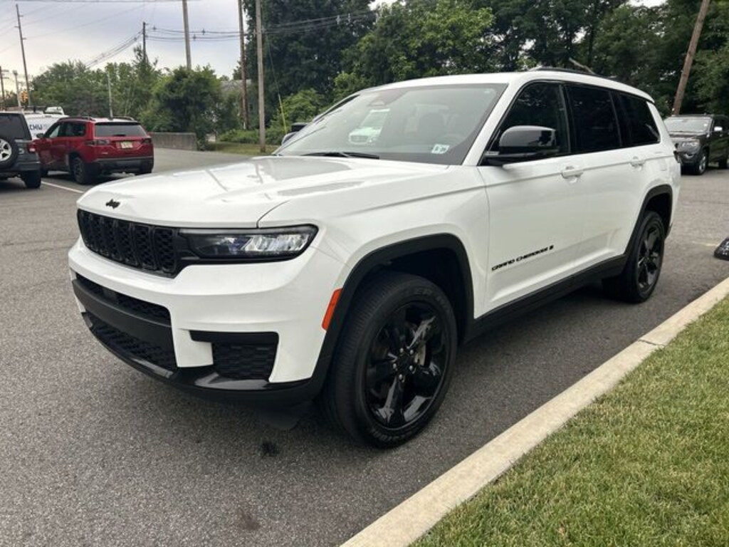 Used 2023 Jeep Grand Cherokee L Laredo SUV