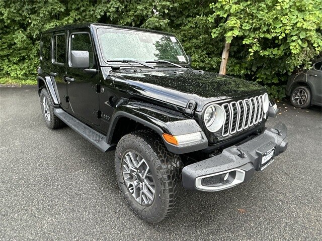 2025 Jeep Wrangler Sahara photo 2