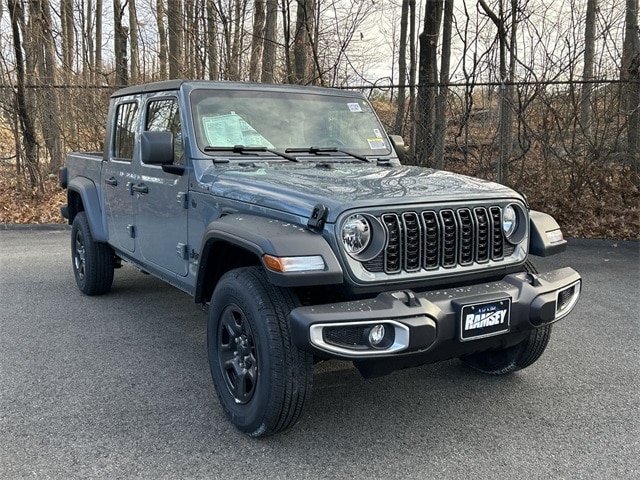 2026 Jeep Gladiator Sport Auto's photo