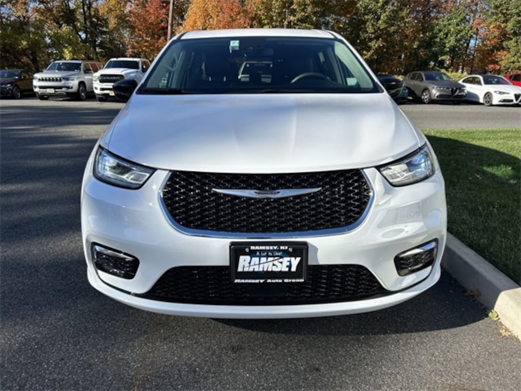 Certified 2024 Chrysler Pacifica Plug-In Hybrid Select Van Passenger Van