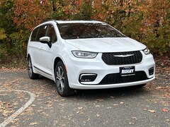 2026 Chrysler Pacifica PINNACLE AWD Passenger Van