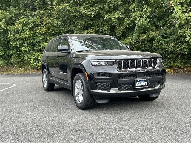 2025 Jeep Grand Cherokee L Laredo's photo