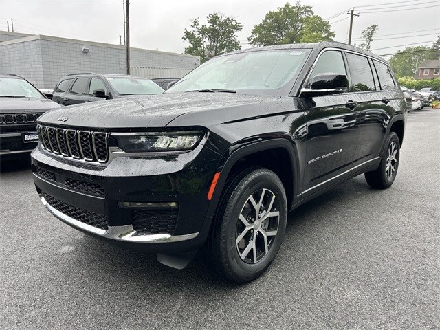 2025 Jeep Grand Cherokee Limited photo 4
