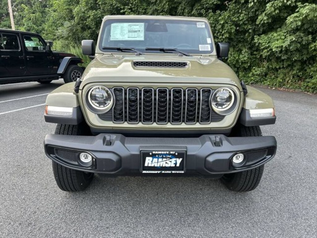 New 2026 Jeep Gladiator SPORT S 4X4 Pickup