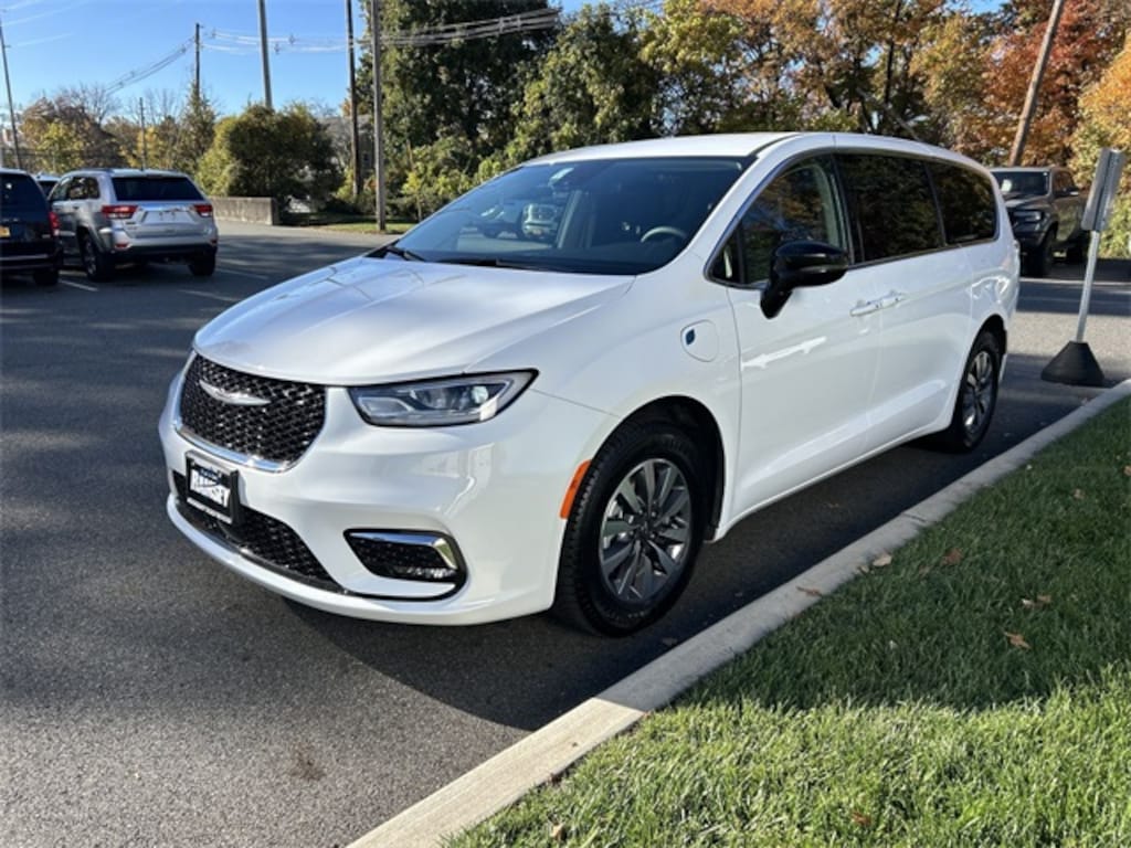 Certified 2024 Chrysler Pacifica Plug-In Hybrid Select Van Passenger Van