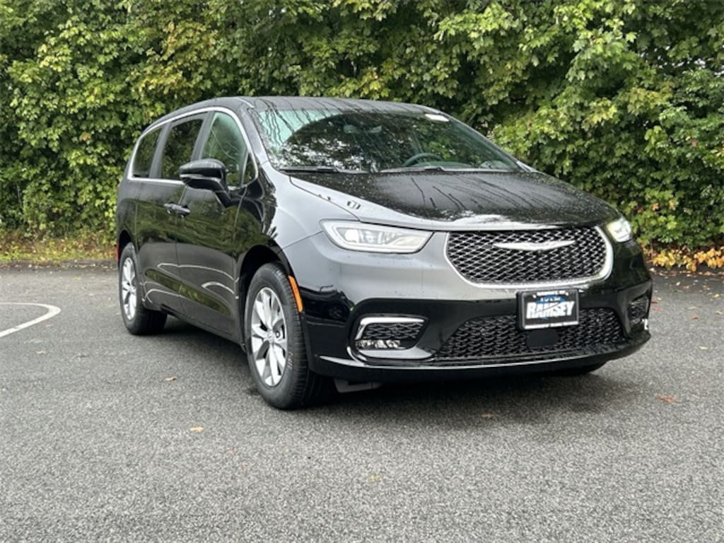 New 2026 Chrysler Pacifica SELECT AWD Passenger Van