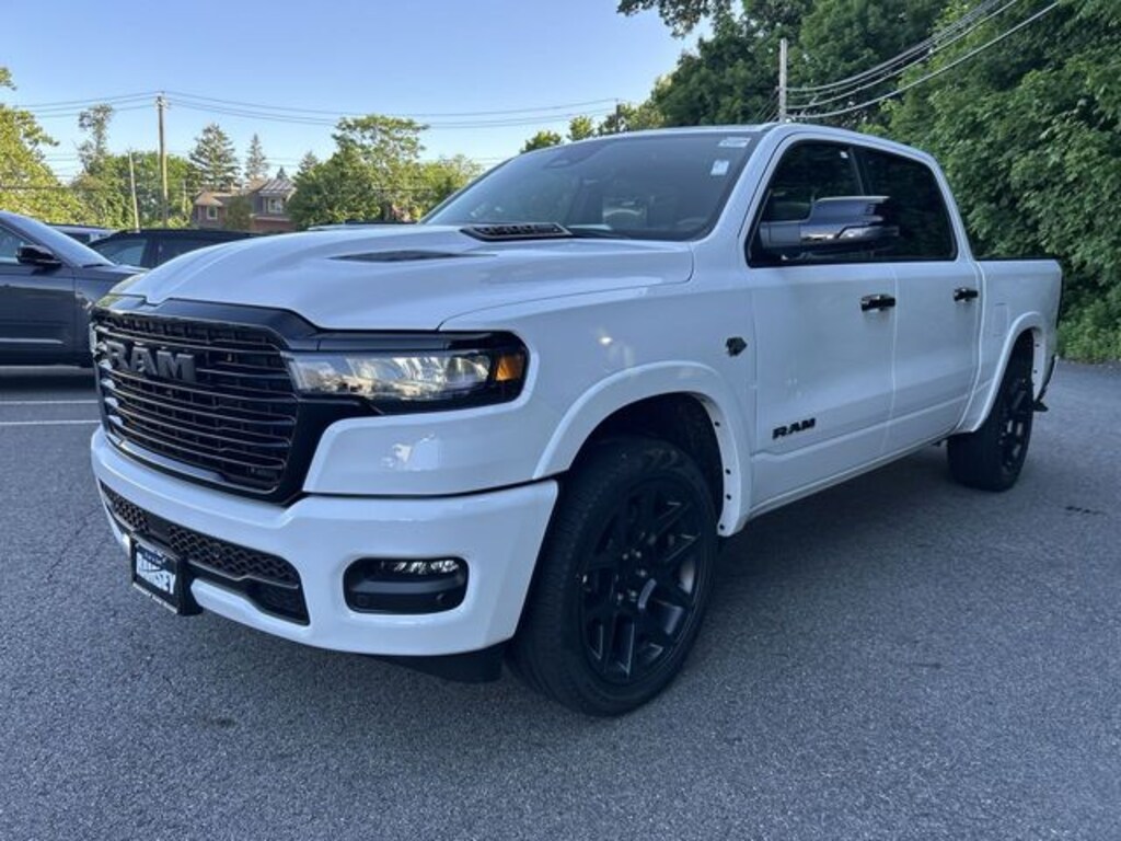 New 2026 Ram 1500 LARAMIE CREW CAB 4X4 5'7 BOX Pickup