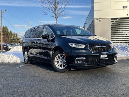 2024 Chrysler Pacifica Touring L Van Passenger Van DYNAMIC_PREF_LABEL_INVENTORY_FEATURED_USED_INVENTORY_FEATURED1_ALTATTRIBUTEAFTER