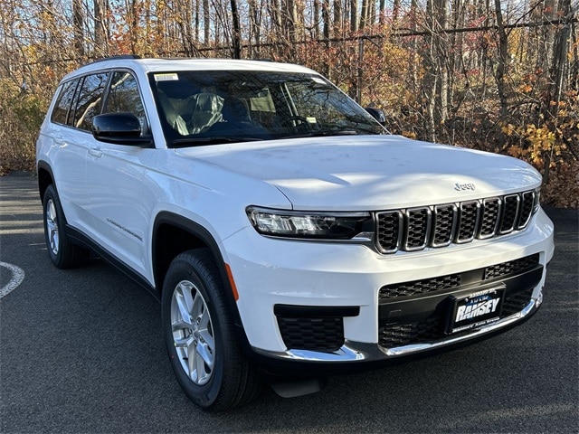 2025 Jeep Grand Cherokee L Laredo's photo