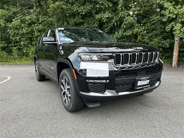2025 Jeep Grand Cherokee Limited photo 2