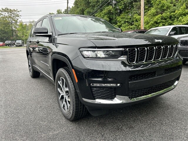 2025 Jeep Grand Cherokee Limited photo 2