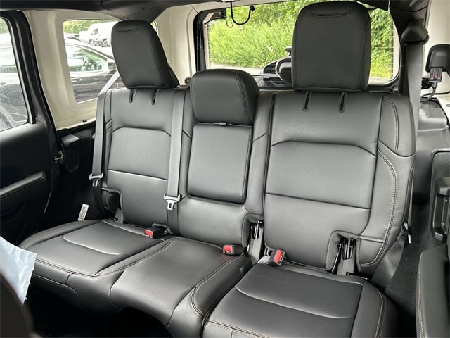 2025 Jeep Wrangler 4-Door Sahara - Photo 13