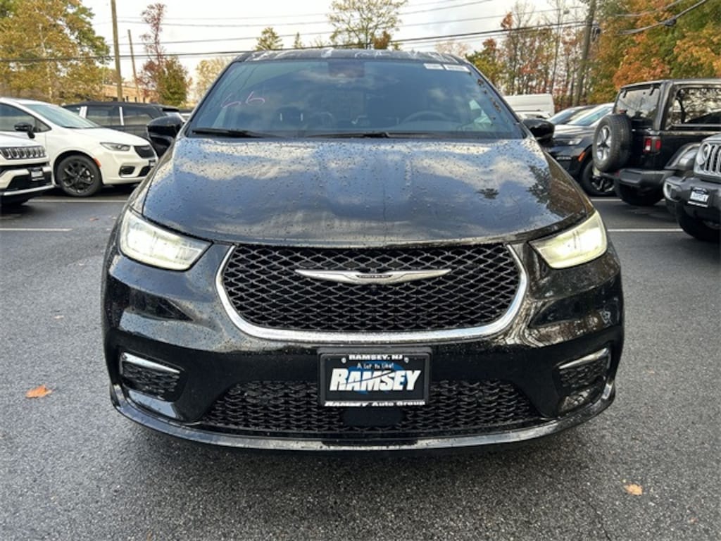 New 2026 Chrysler Pacifica SELECT AWD Passenger Van