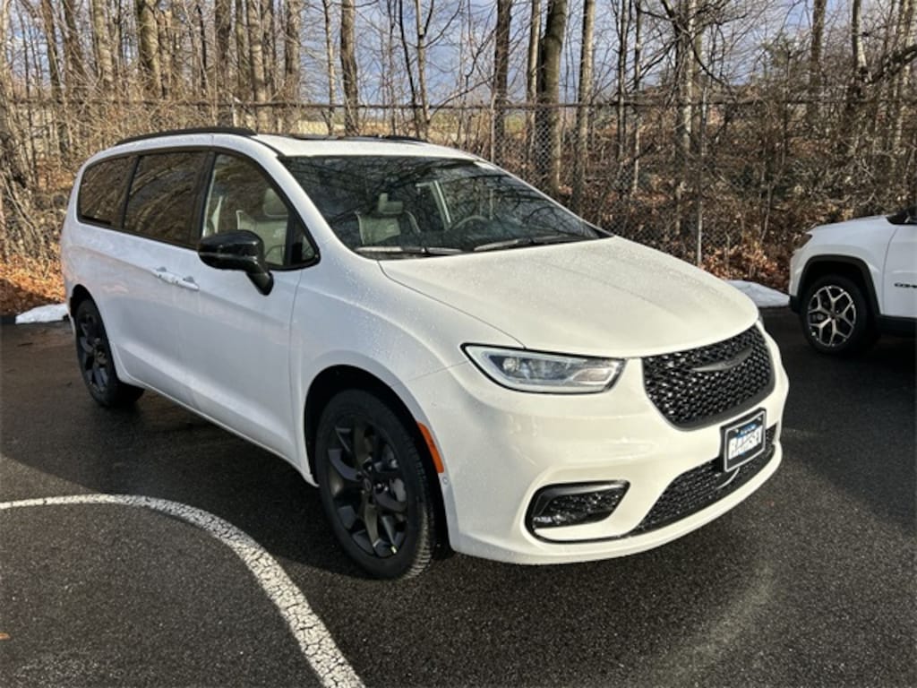 New 2026 Chrysler Pacifica LIMITED AWD Passenger Van