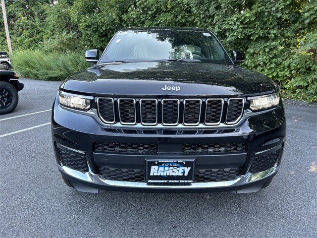 2025 Jeep Grand Cherokee Limited photo 3