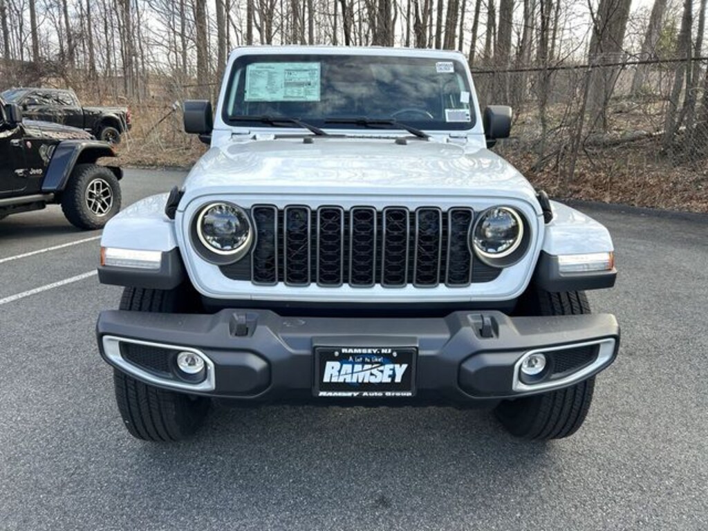 New 2026 Jeep Gladiator SAHARA 4X4 Pickup