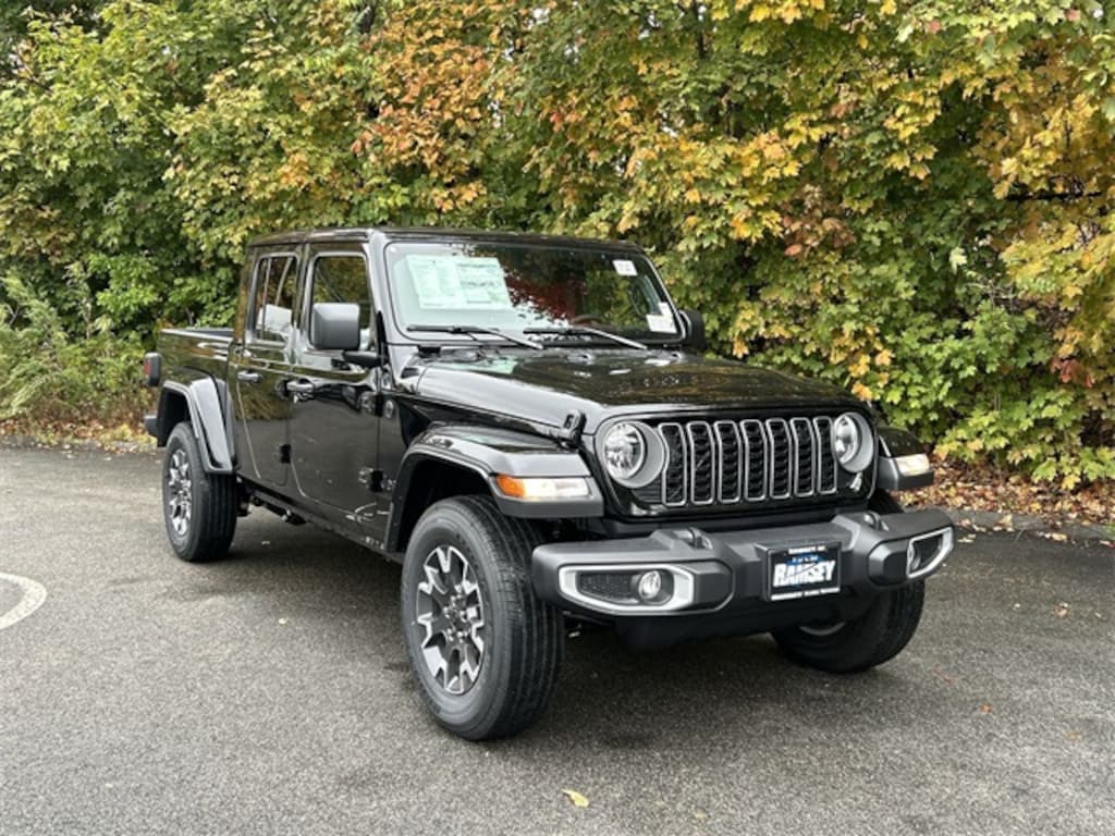New 2025 Jeep Gladiator SPORT S 4X4 Pickup