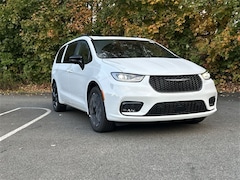 2026 Chrysler Pacifica LIMITED AWD Passenger Van
