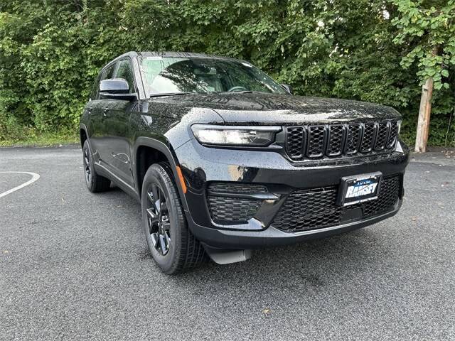 2025 Jeep Grand Cherokee Altitude photo 2