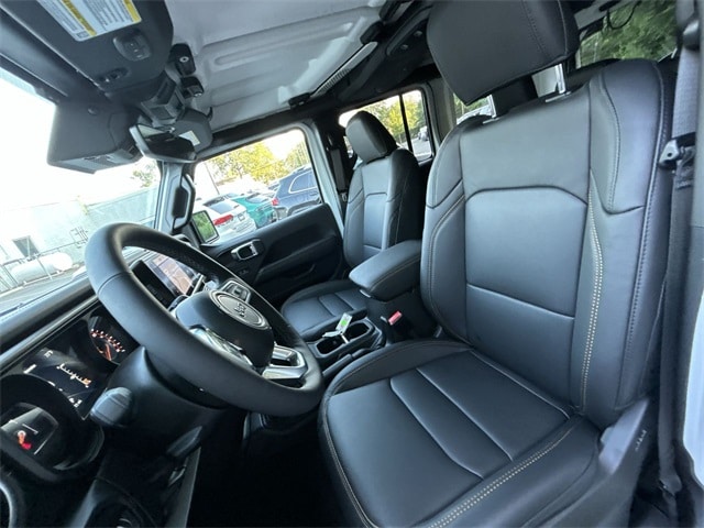 2025 Jeep Wrangler 4-Door Sahara - Photo 11