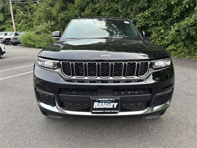 2025 Jeep Grand Cherokee Limited photo 3