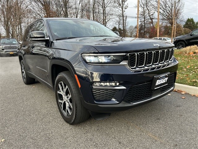2023 Jeep Grand Cherokee Limited photo 2