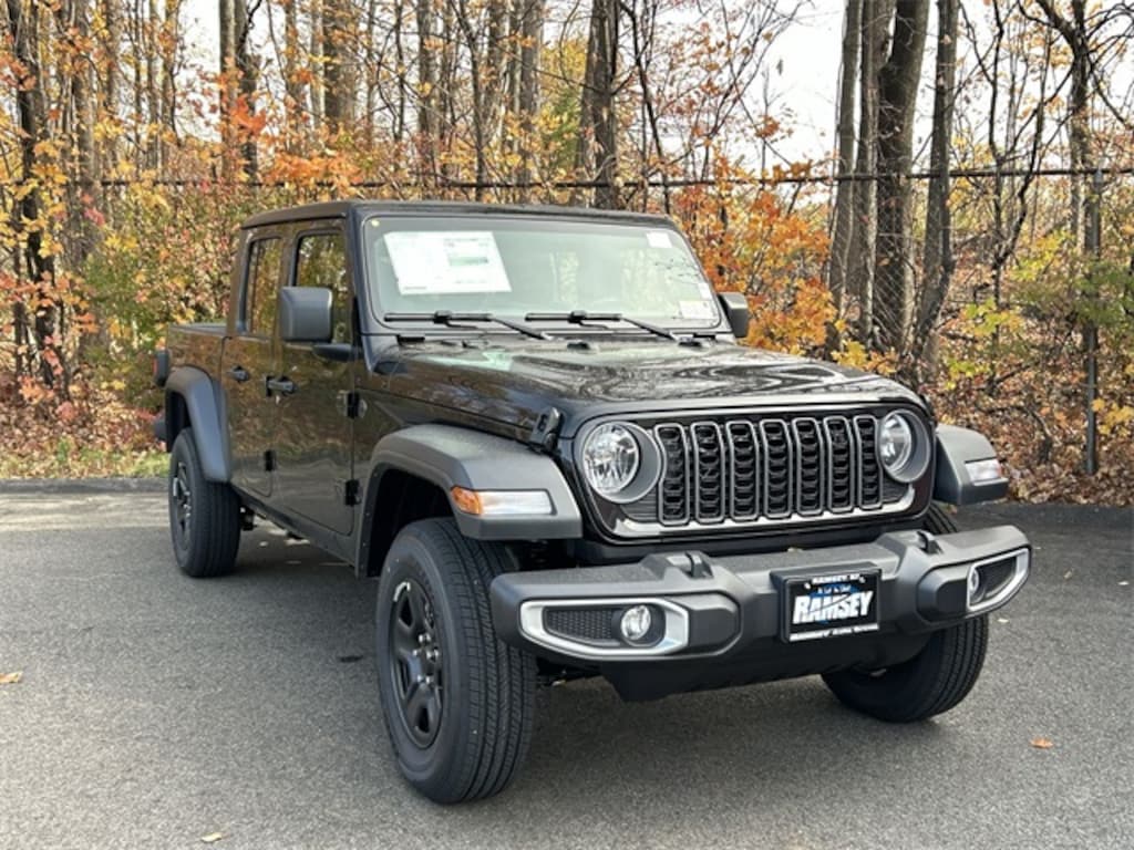 New 2026 Jeep Gladiator SPORT 4X4 Pickup