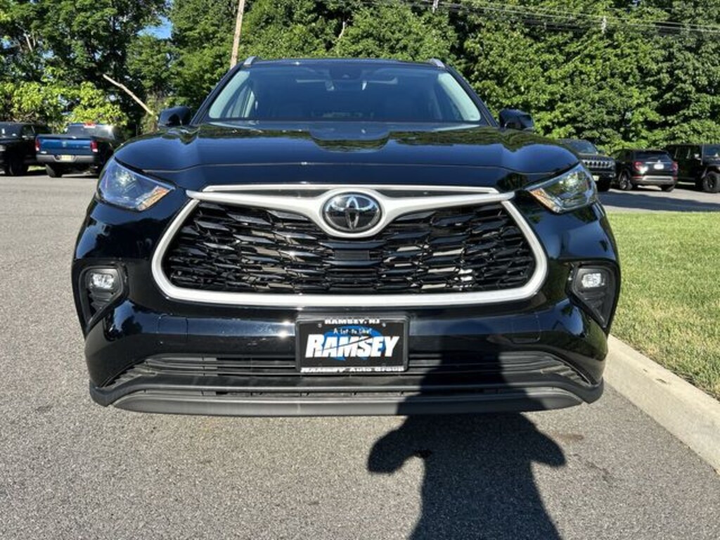 Used 2023 Toyota Highlander XLE SUV