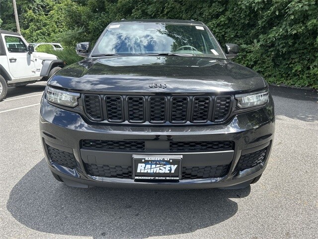2025 Jeep Grand Cherokee Altitude X photo 3