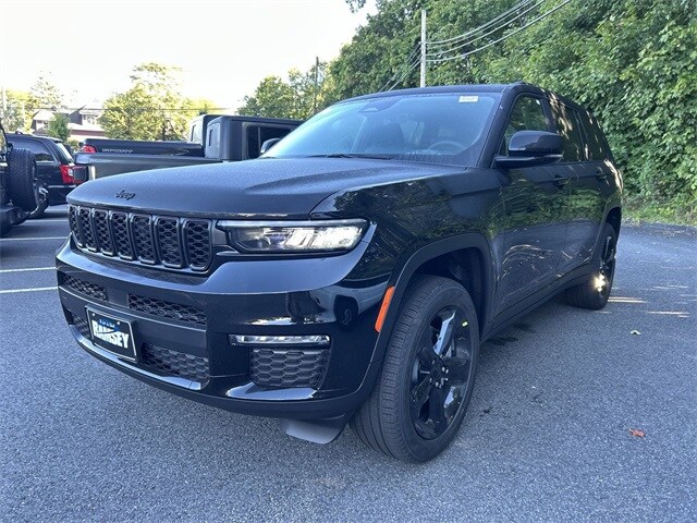 2025 Jeep Grand Cherokee Limited photo 2