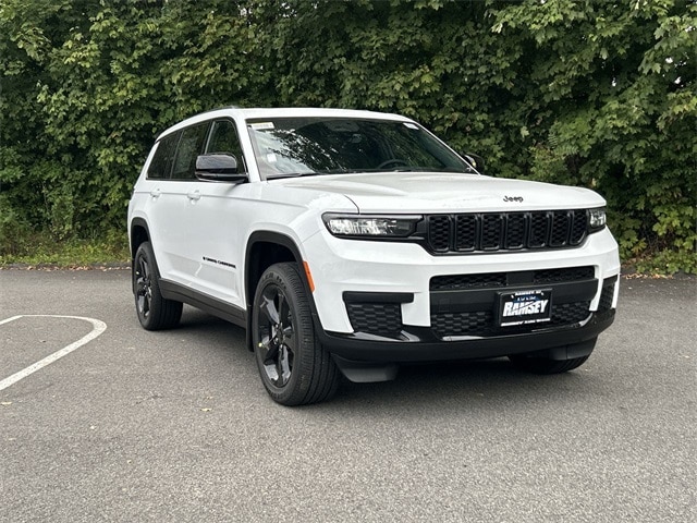 2025 Jeep Grand Cherokee L Altitude's photo