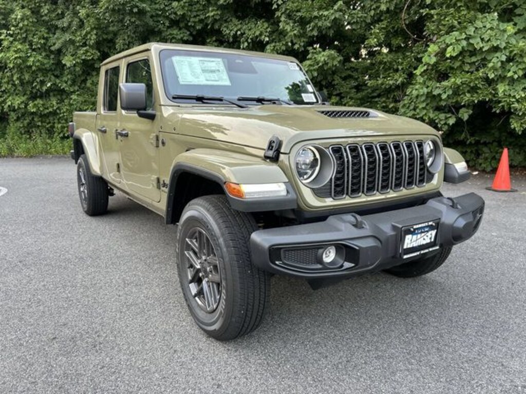 New 2026 Jeep Gladiator SPORT S 4X4 Pickup
