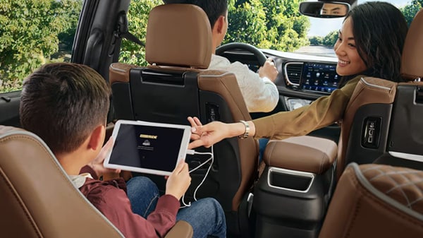 2026 Chrysler Pacifica UConnect 5 entertainment system for families