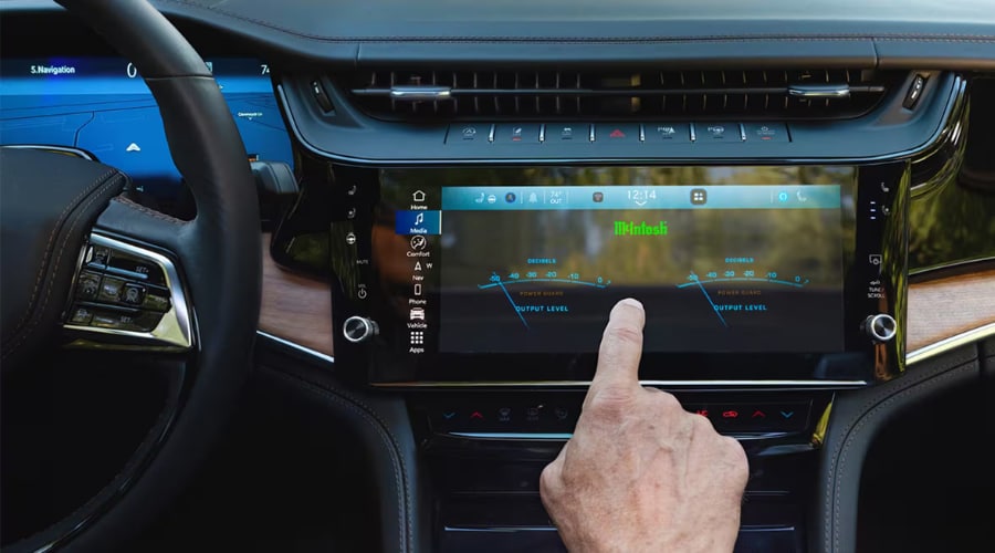 Close up of the standard 12.3-inch touchscreen inside a 2026 Jeep Grand Cherokee in Mahwah showing crisp graphics
