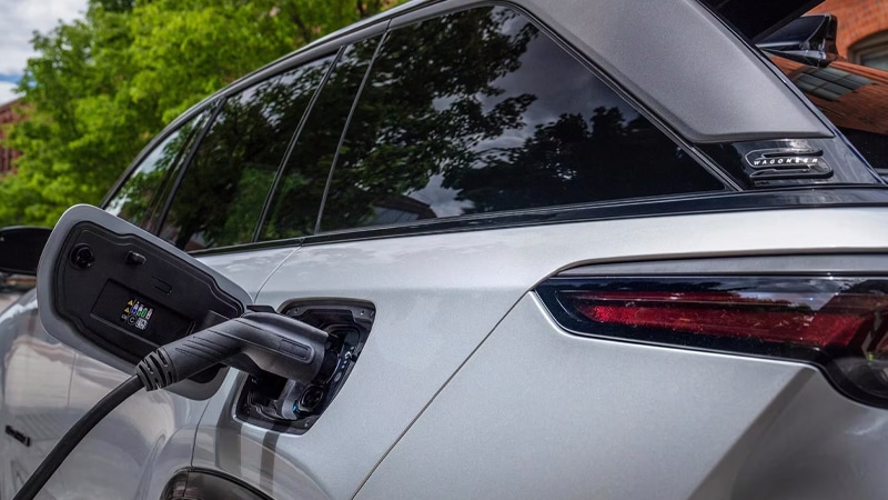 2024 Jeep Wagoneer S 100.5-kWh lithium-ion battery