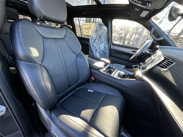 2025 Jeep Wagoneer L Series II - Photo 16