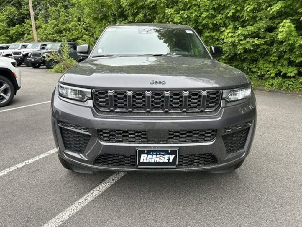 New 2026 Jeep Grand Cherokee LAREDO ALTITUDE 4X4 Sport Utility