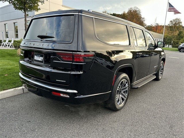 2024 Jeep Wagoneer L Series II photo 2