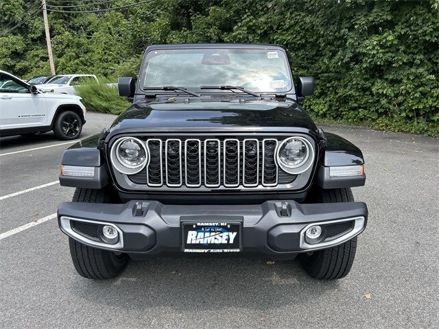 2025 Jeep Wrangler Sahara photo 3