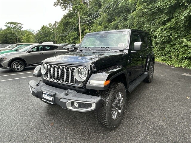 2025 Jeep Wrangler Sahara photo 4