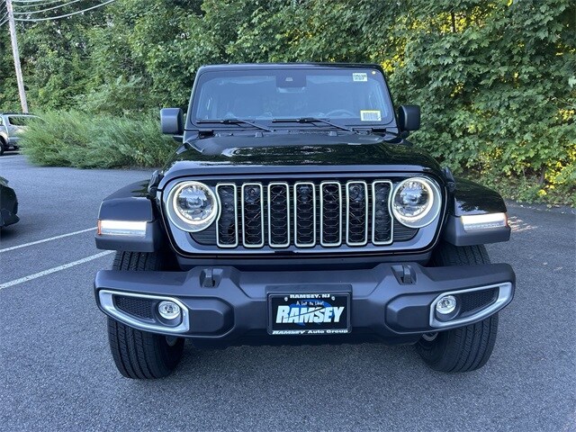 2025 Jeep Wrangler Sahara photo 3